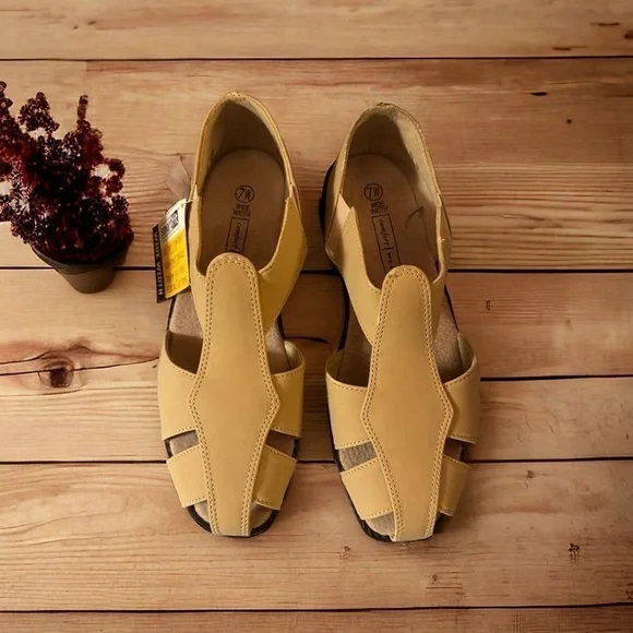 NWT Woman's smart fit Shoes - Picture 5 of 9